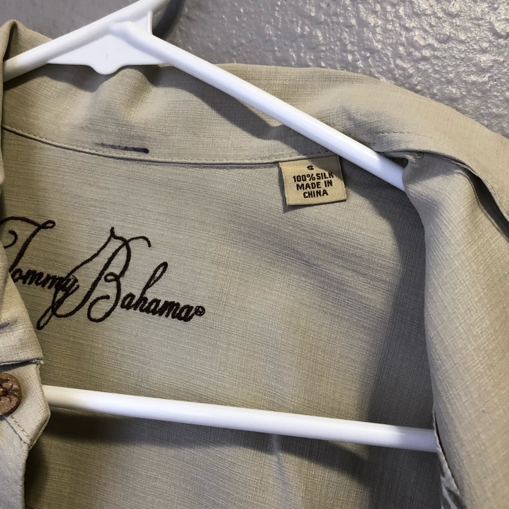 Tommy Bahama 100% silk button down shirt - Picture 3 of 7